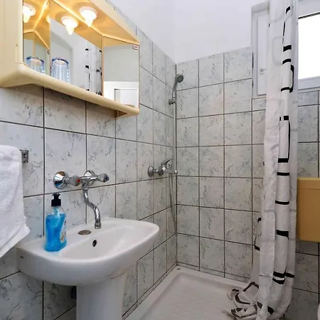 Apartment Beachfront Sabuni Murter
