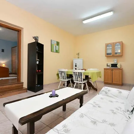 Beachfront Sabuni Murter