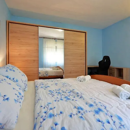 Beachfront Sabuni Murter
